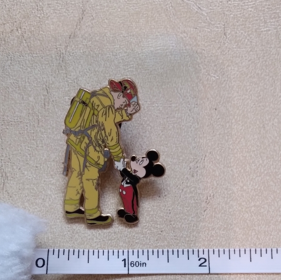 Disney vintage pin Mickey and First Responder Fireman - Picture 3 of 3